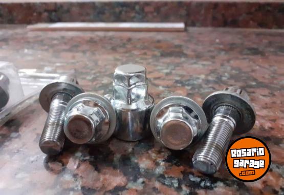 Accesorios para Autos - Tornillos anti robo 16 con 4 tubos - En Venta