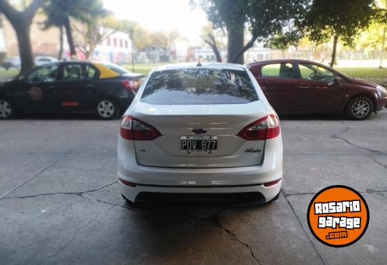 Autos - Ford Fiesta se plus 4 puertas 2016 Nafta 100000Km - En Venta