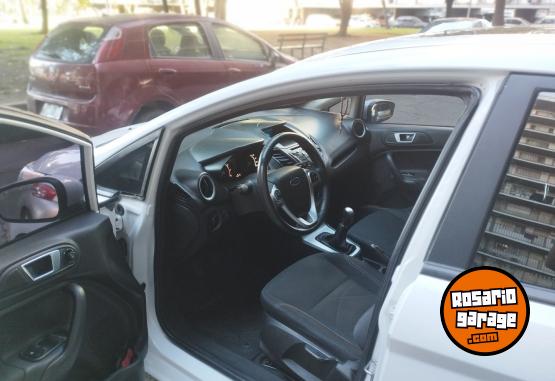 Autos - Ford Fiesta se plus 4 puertas 2016 Nafta 100000Km - En Venta