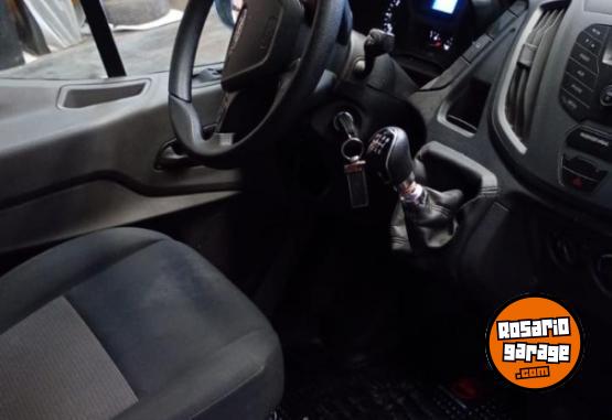 Utilitarios - Ford Transit 2022 Diesel 130000Km - En Venta