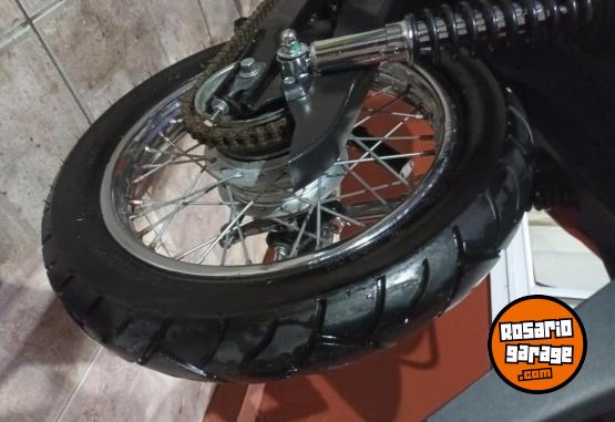 Motos - Mondial Max 2022 Nafta 18000Km - En Venta