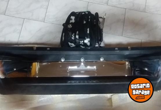 Accesorios para Autos - Paragolpe trasero amarok nuevo con detalles - En Venta