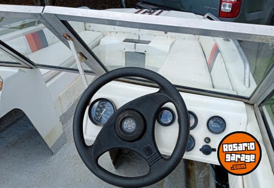 Embarcaciones - Casco FRANCO 4.70 c/ JHONSON 70 HP - En Venta