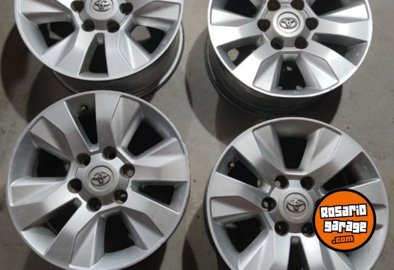 Accesorios para Autos - Llantas 17 Toyota Hilux SRV Originales Excelentes. $1.250.000 las 4. NO BAJO PRECIO - En Venta