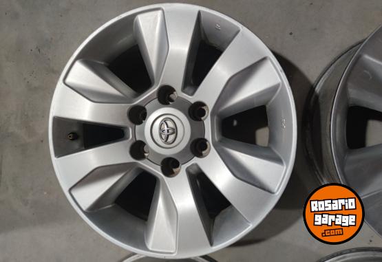 Accesorios para Autos - Llantas 17 Toyota Hilux SRV Originales Excelentes. $1.250.000 las 4. NO BAJO PRECIO - En Venta