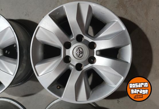 Accesorios para Autos - Llantas 17 Toyota Hilux SRV Originales Excelentes. $1.250.000 las 4. NO BAJO PRECIO - En Venta