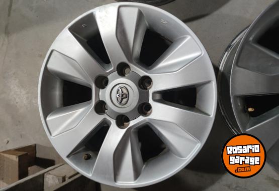 Accesorios para Autos - Llantas 17 Toyota Hilux SRV Originales Excelentes. $1.250.000 las 4. NO BAJO PRECIO - En Venta