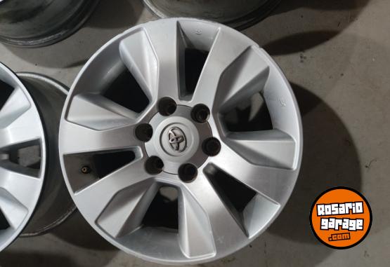 Accesorios para Autos - Llantas 17 Toyota Hilux SRV Originales Excelentes. $1.250.000 las 4. NO BAJO PRECIO - En Venta
