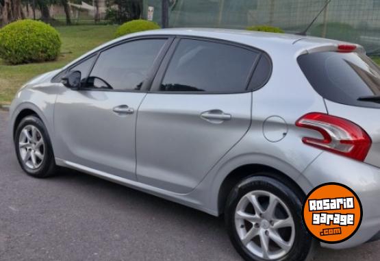 Autos - Peugeot 208 touchscreen 1.5 titul 2014 Nafta 120000Km - En Venta