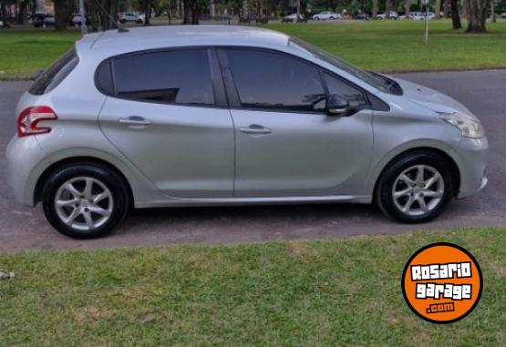 Autos - Peugeot 208 touchscreen 1.5 titul 2014 Nafta 120000Km - En Venta