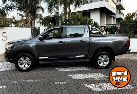 Camionetas - Toyota HILUX SRV 2019 Diesel 82000Km - En Venta