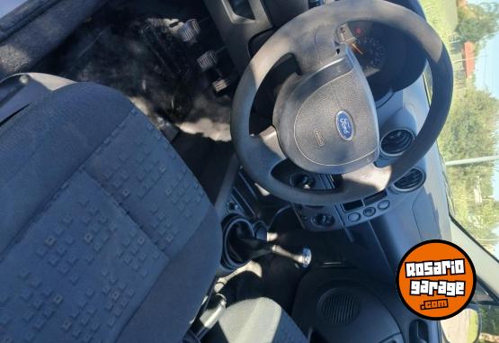 Autos - Ford FIESTA AMBIENTE 5P 2004 Nafta 181000Km - En Venta