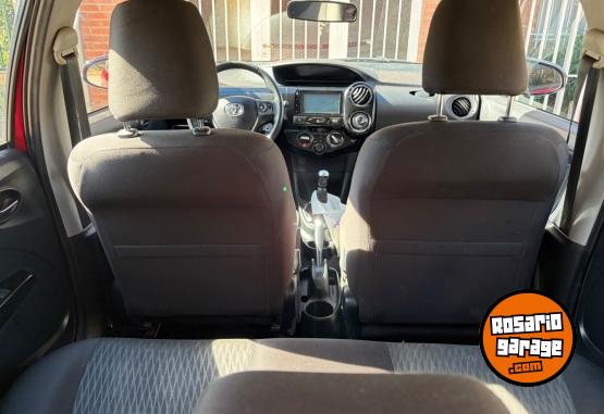 Autos - Toyota Etios cross 2016 Nafta 128000Km - En Venta