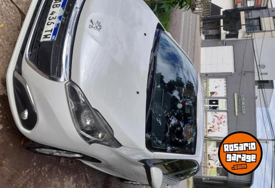 Autos - Peugeot 208 allure navegador 2017 Nafta 133500Km - En Venta