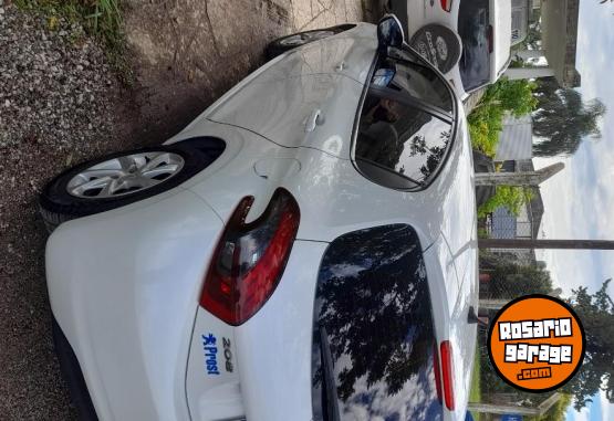 Autos - Peugeot 208 allure navegador 2017 Nafta 133500Km - En Venta