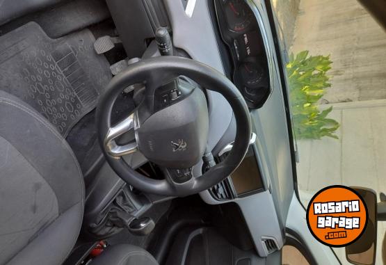 Autos - Peugeot 208 allure navegador 2017 Nafta 133500Km - En Venta