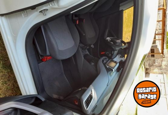 Autos - Peugeot 208 allure navegador 2017 Nafta 133500Km - En Venta