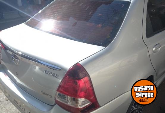 Autos - Toyota Etios Platinum 2018 Nafta 120000Km - En Venta