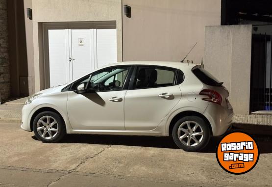 Autos - Peugeot 208 2013 Nafta 187500Km - En Venta