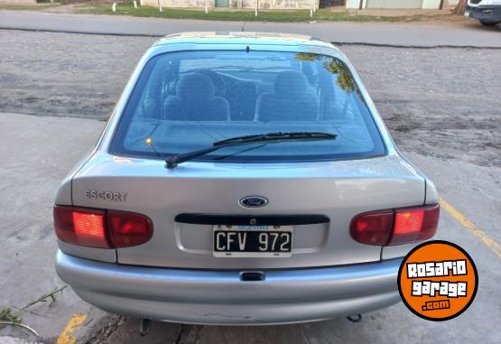 Autos - Ford Escort LX 1.8 D 1998 Diesel 93000Km - En Venta
