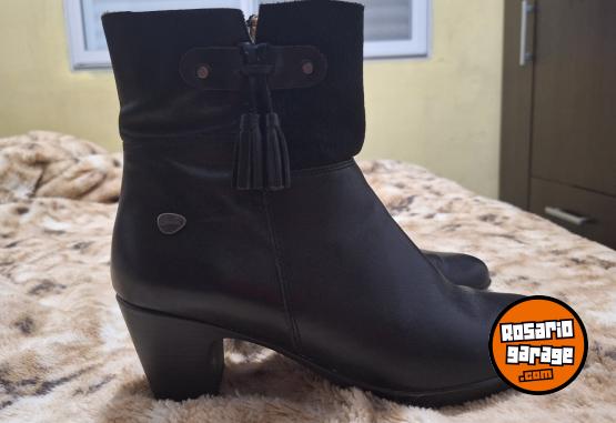 Indumentaria - Bota de cuero - En Venta