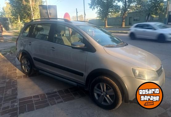 Autos - Volkswagen SURAN CROSS Highland 2012 Nafta 111111Km - En Venta