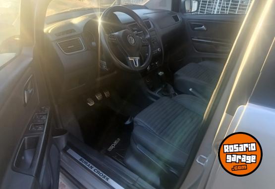 Autos - Volkswagen SURAN CROSS Highland 2012 Nafta 111111Km - En Venta