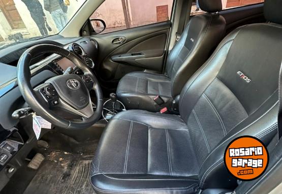 Autos - Toyota Etios 2018 Nafta 93000Km - En Venta