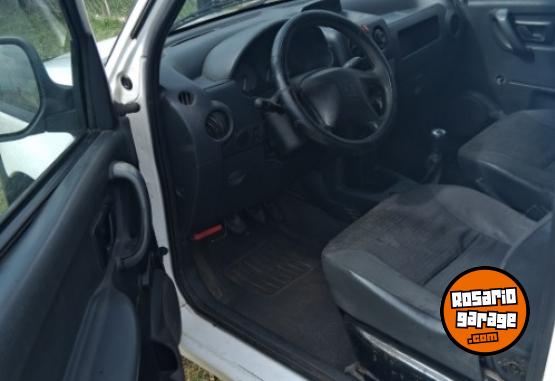 Utilitarios - Peugeot Partner 2011 Diesel 20000Km - En Venta