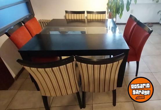 Hogar - VENDO MESA M�S 8 SILLAS. - En Venta