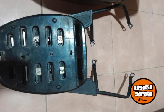 Accesorios para Motos - Oportunidad baulera y reguilla - En Venta