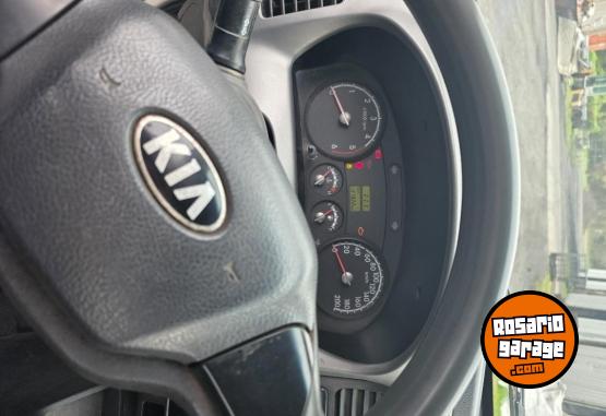 Utilitarios - Kia 2.500 2015 Nafta 137000Km - En Venta