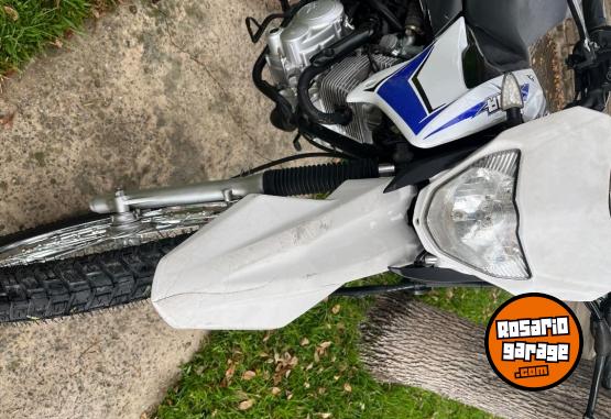 Motos - Motomel Skua 150 v6 2023 Nafta 24000Km - En Venta