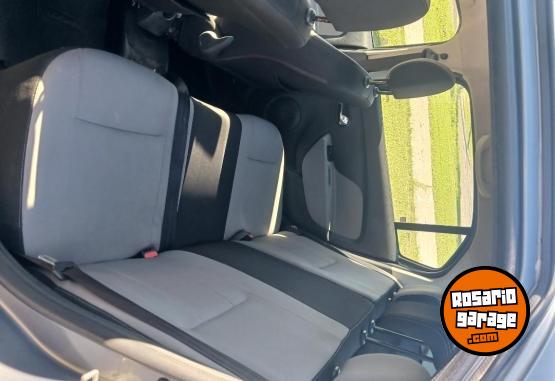 Autos - Renault Logan 2014 Nafta 170000Km - En Venta