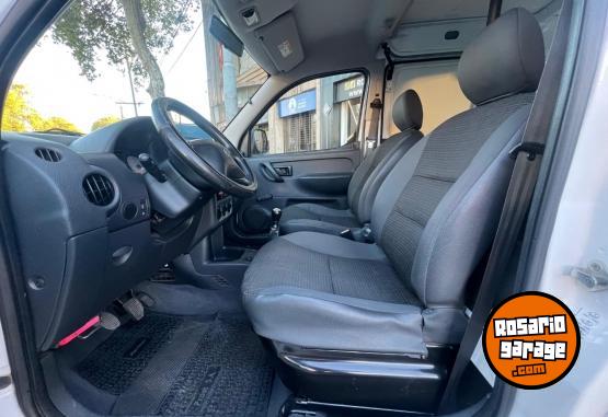 Utilitarios - Peugeot Partner 2017 Nafta 82000Km - En Venta