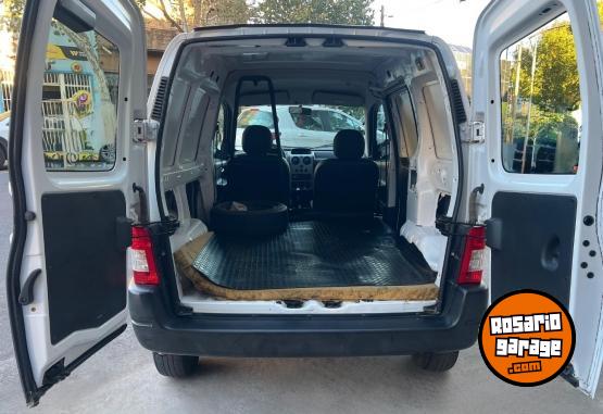 Utilitarios - Peugeot Partner 2017 Nafta 82000Km - En Venta