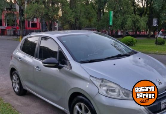 Autos - Peugeot 208 touchscreen 1.5 titul 2014 Nafta 120000Km - En Venta