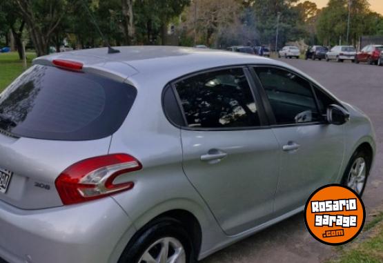 Autos - Peugeot 208 touchscreen 1.5 titul 2014 Nafta 120000Km - En Venta