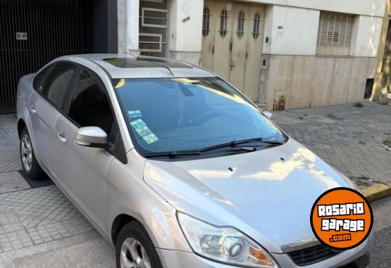 Autos - Ford Focus Ghia EXE 2011 Nafta 200000Km - En Venta