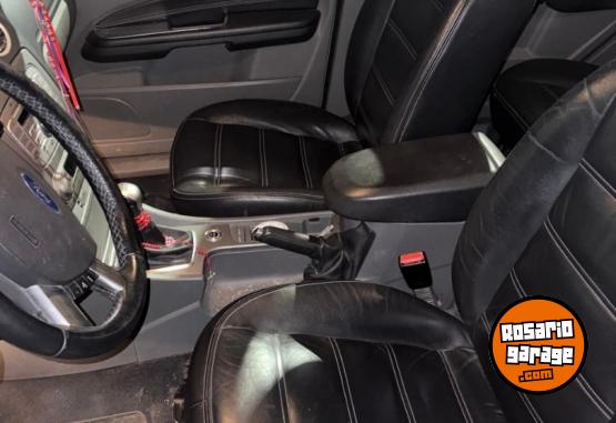 Autos - Ford Focus Ghia EXE 2011 Nafta 200000Km - En Venta