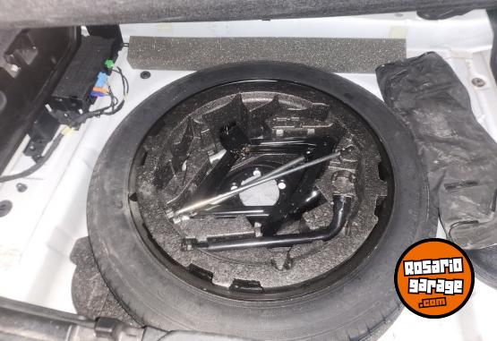 Camionetas - Volvo XC 40 T4 KINECTIC 2021 Nafta 48500Km - En Venta