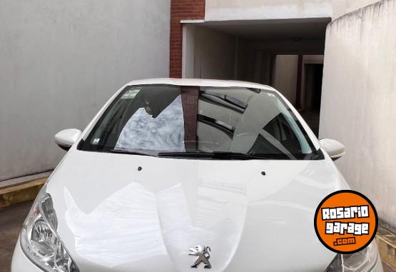 Autos - Peugeot 208 Allure 2014 Nafta 107400Km - En Venta