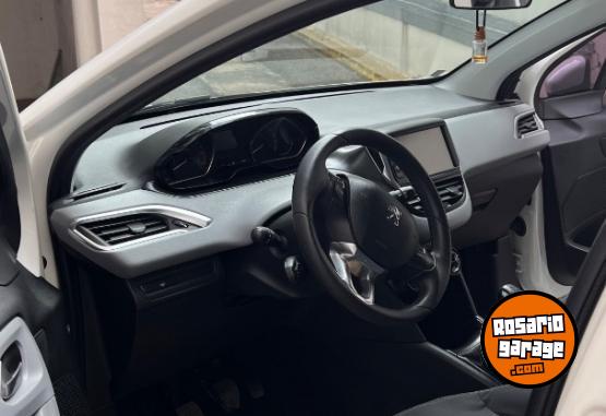Autos - Peugeot 208 Allure 2014 Nafta 107400Km - En Venta