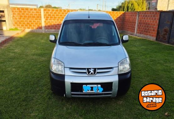 Utilitarios - Peugeot Partner 1.6 HDI 2011 Diesel 250000Km - En Venta