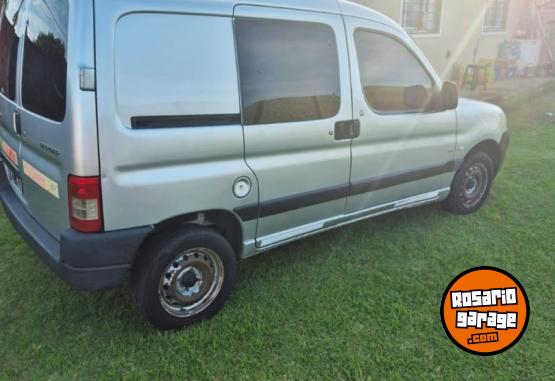 Utilitarios - Peugeot Partner 1.6 HDI 2011 Diesel 250000Km - En Venta