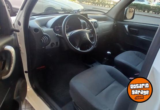 Utilitarios - Peugeot Partner Patagonica 2018 GNC 80000Km - En Venta