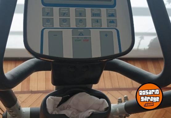 Deportes - Dueño vende caminador elíptico profesional hasta 140 kg - En Venta