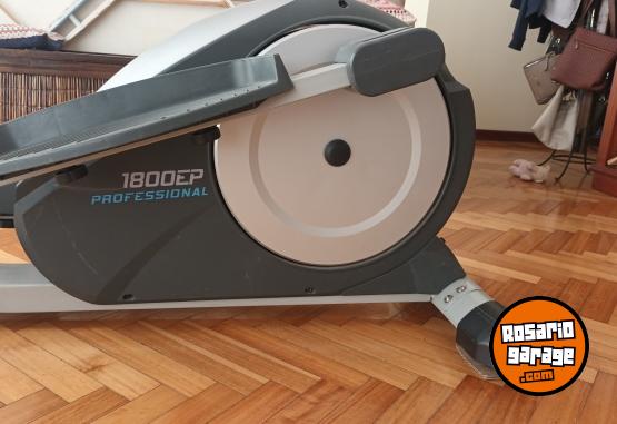 Deportes - Dueño vende caminador elíptico profesional hasta 140 kg - En Venta
