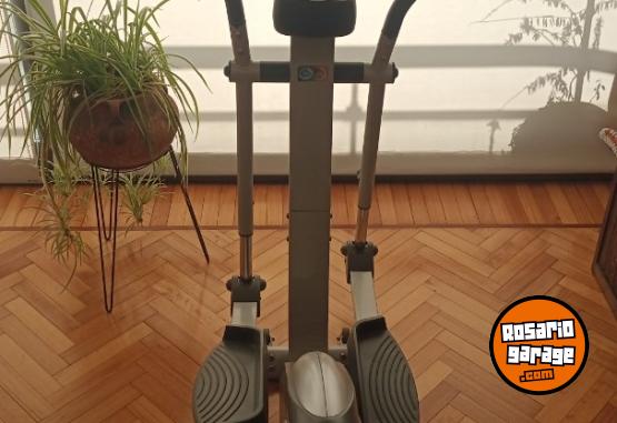 Deportes - Dueño vende caminador elíptico profesional hasta 140 kg - En Venta