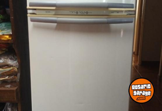 Hogar - Vendo heladera con freezer Whirlpool no frost de 440 lts  con el motor quemado - En Venta